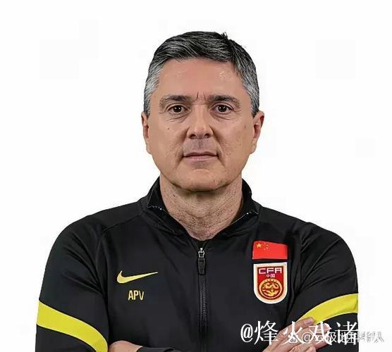 前教练:姆贝莫全能型球员 有望与库尼亚组成完美锋线组合 前教练:姆贝莫全能型球员 有望与库尼亚组成完美锋线组合