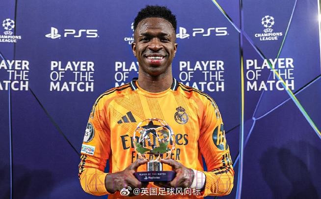 阿尔维斯晒照观战德比:被皇马球迷团团围住 阿尔维斯晒照观战德比:被皇马球迷团团围住